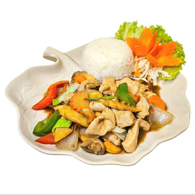 Gai Phad Himapan mit Cashewkernen