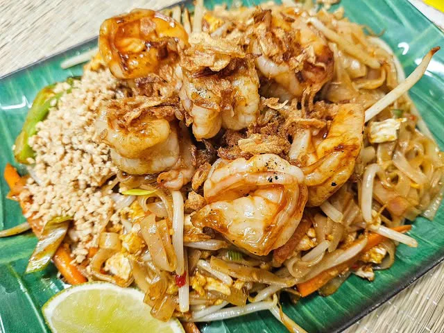Phad Thai mit Garnelen