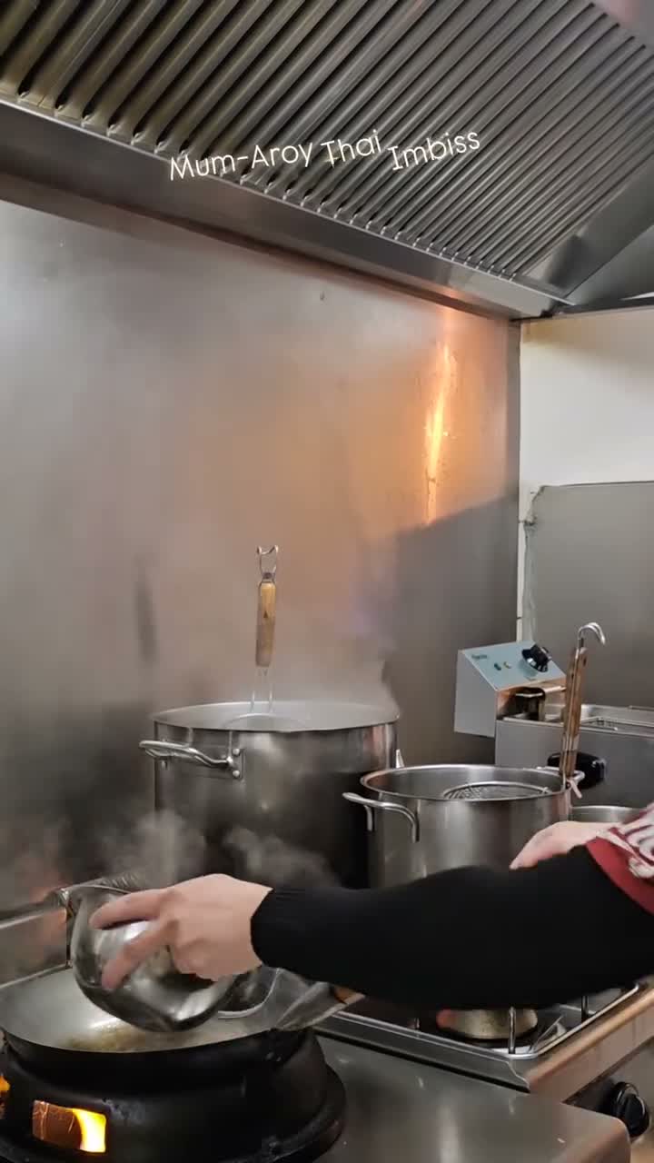 Blick in unsere Küche bei der Zubereitung
