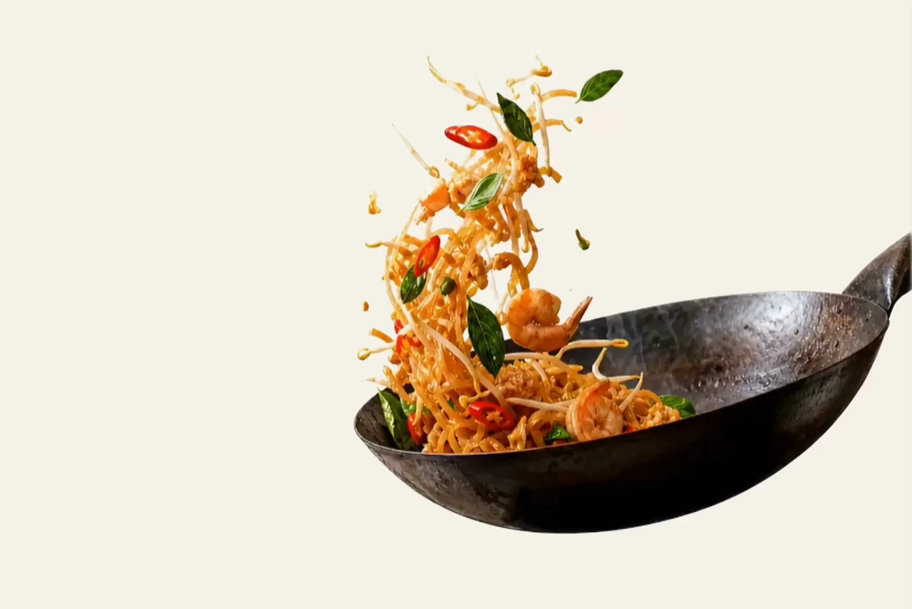Wok mit frisch geschwenktem Pad Thai